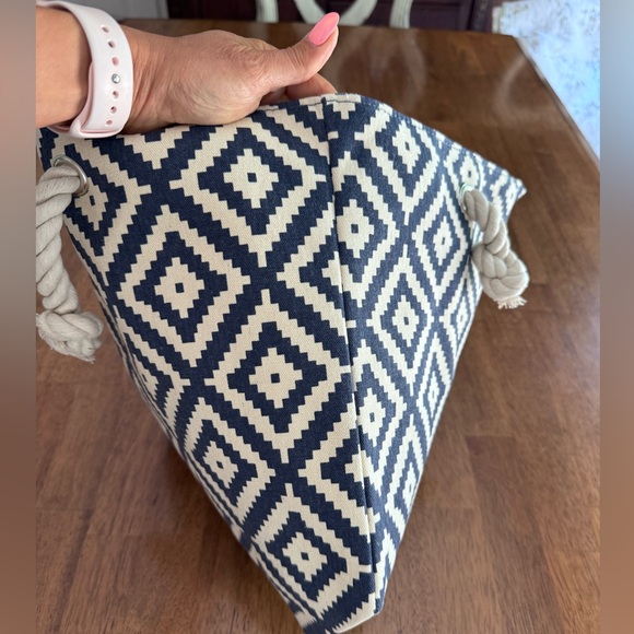 NWT Summer & Rose Beach Tote Navy & Cream Diamond - Picture 14 of 16